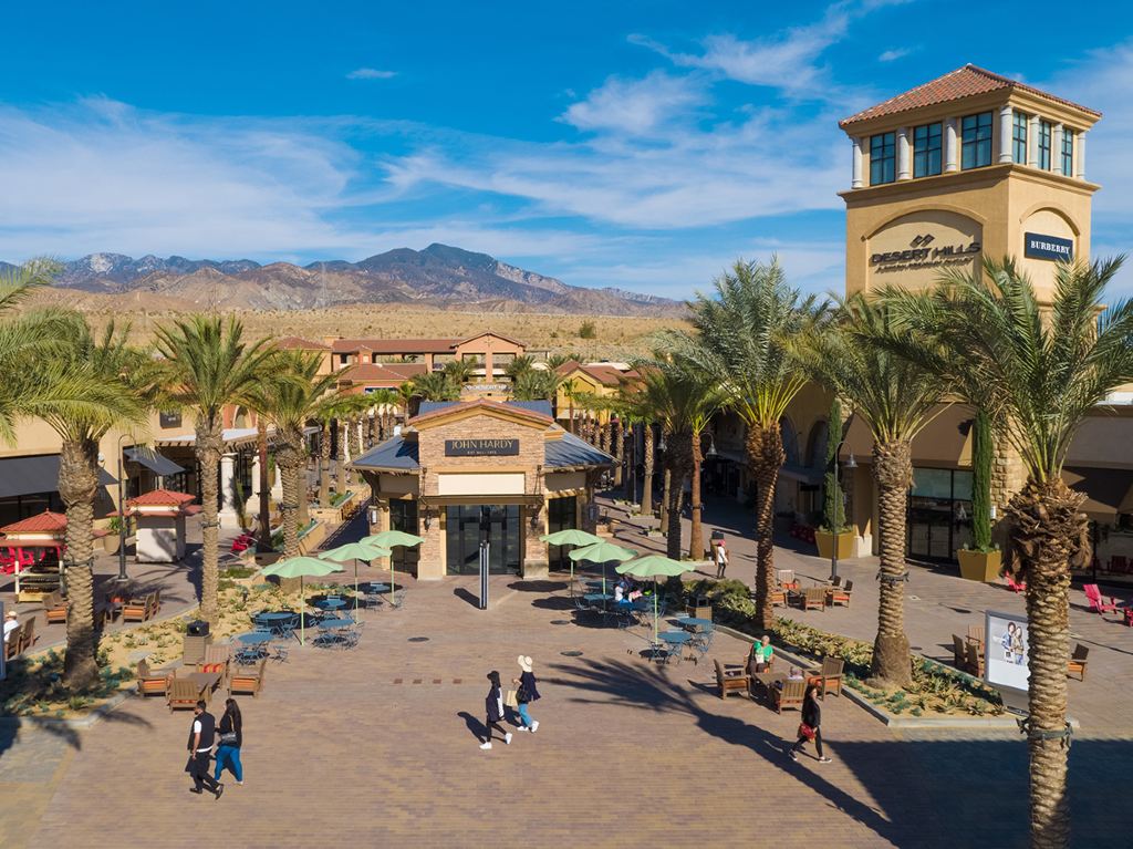 Desert Hills Outlet Mall